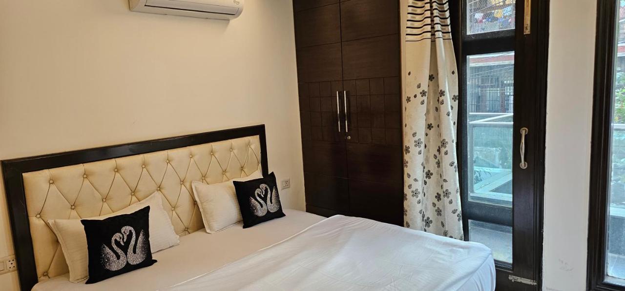 Hostmystay- 3bhk Apartment!greater Kailash 1 *